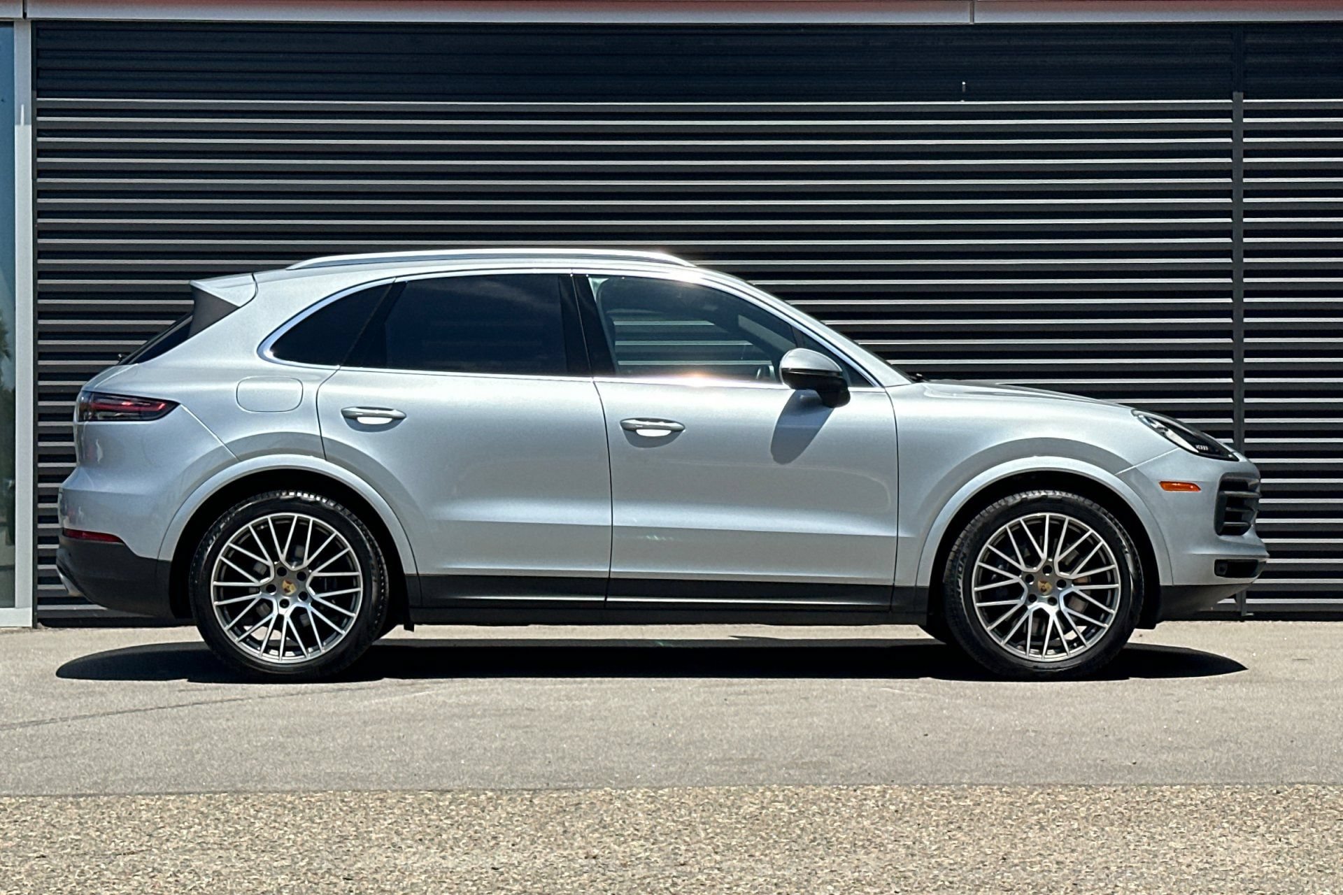 Certified 2023 Porsche Cayenne AWD/4WD image 9