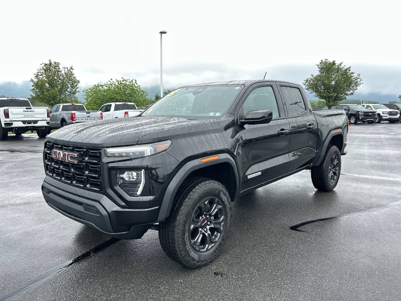 Used 2025 GMC Canyon Elevation AWD/4WD image 3