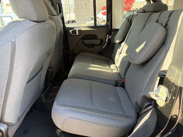 Used 2024 Jeep Wrangler Unlimited image 11