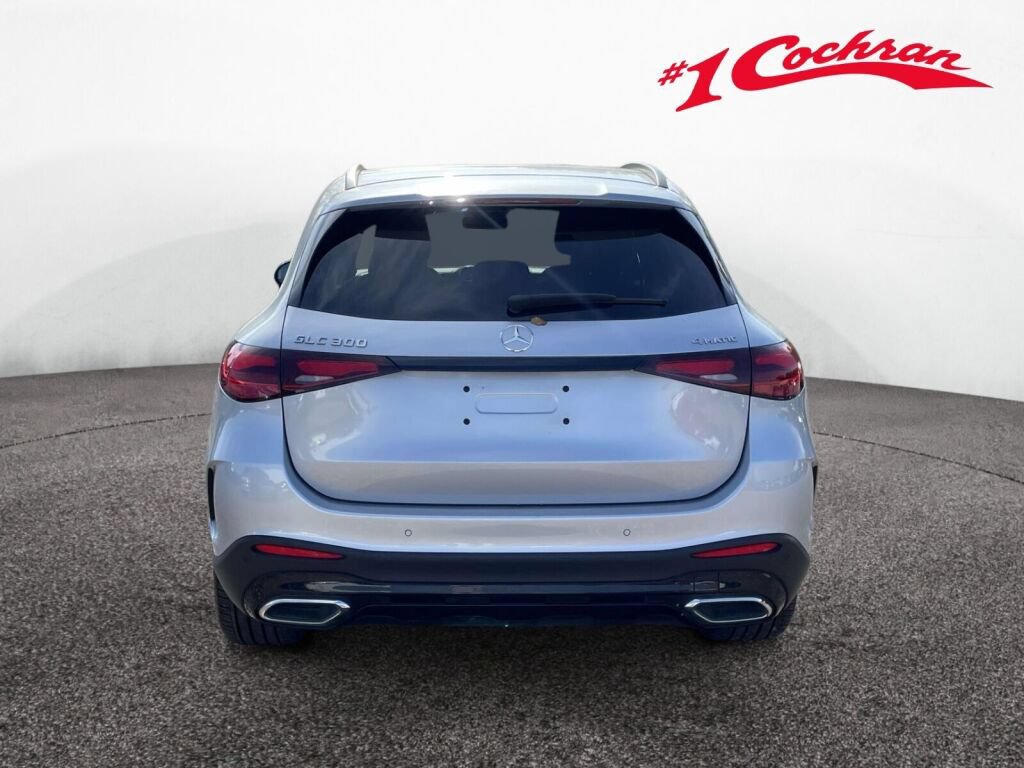Used 2024 Mercedes-Benz GLC 300 4MATIC image 8