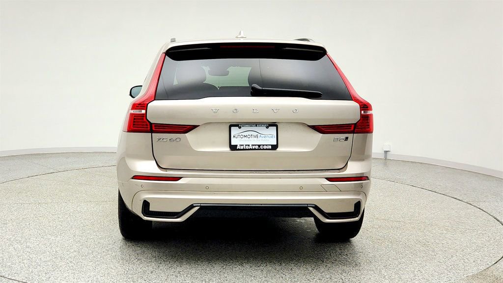Used 2023 Volvo XC60 B5 Plus w/ Protection Package Premier AWD/4WD image 6