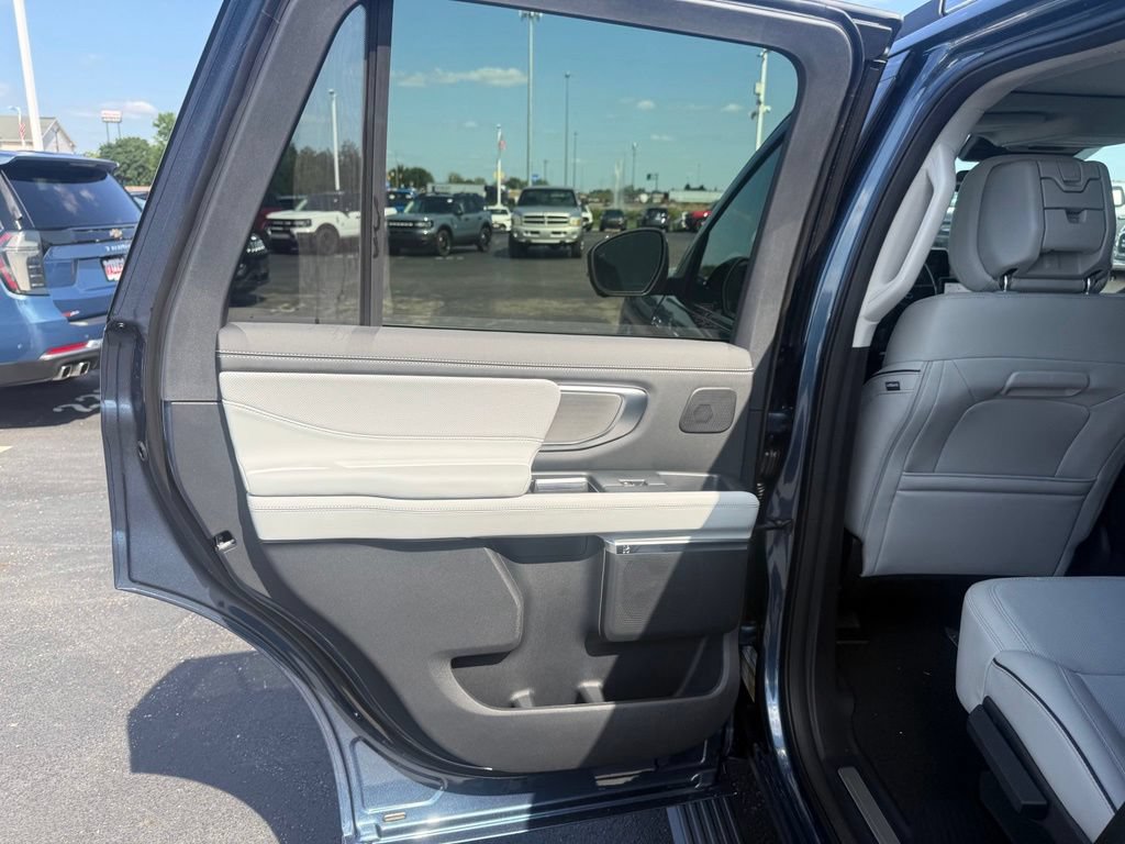 New 2027 Ford Expedition Platinum w/ Platinum Ultimate Package AWD/4WD image 35