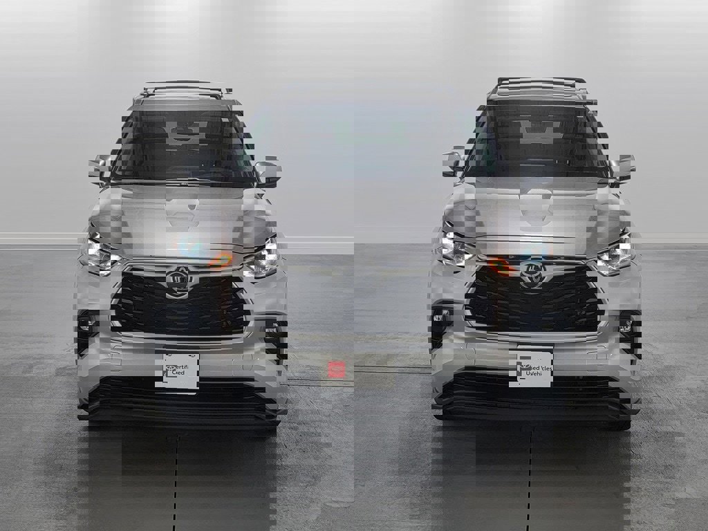 Certified 2021 Toyota Highlander XLE image 3