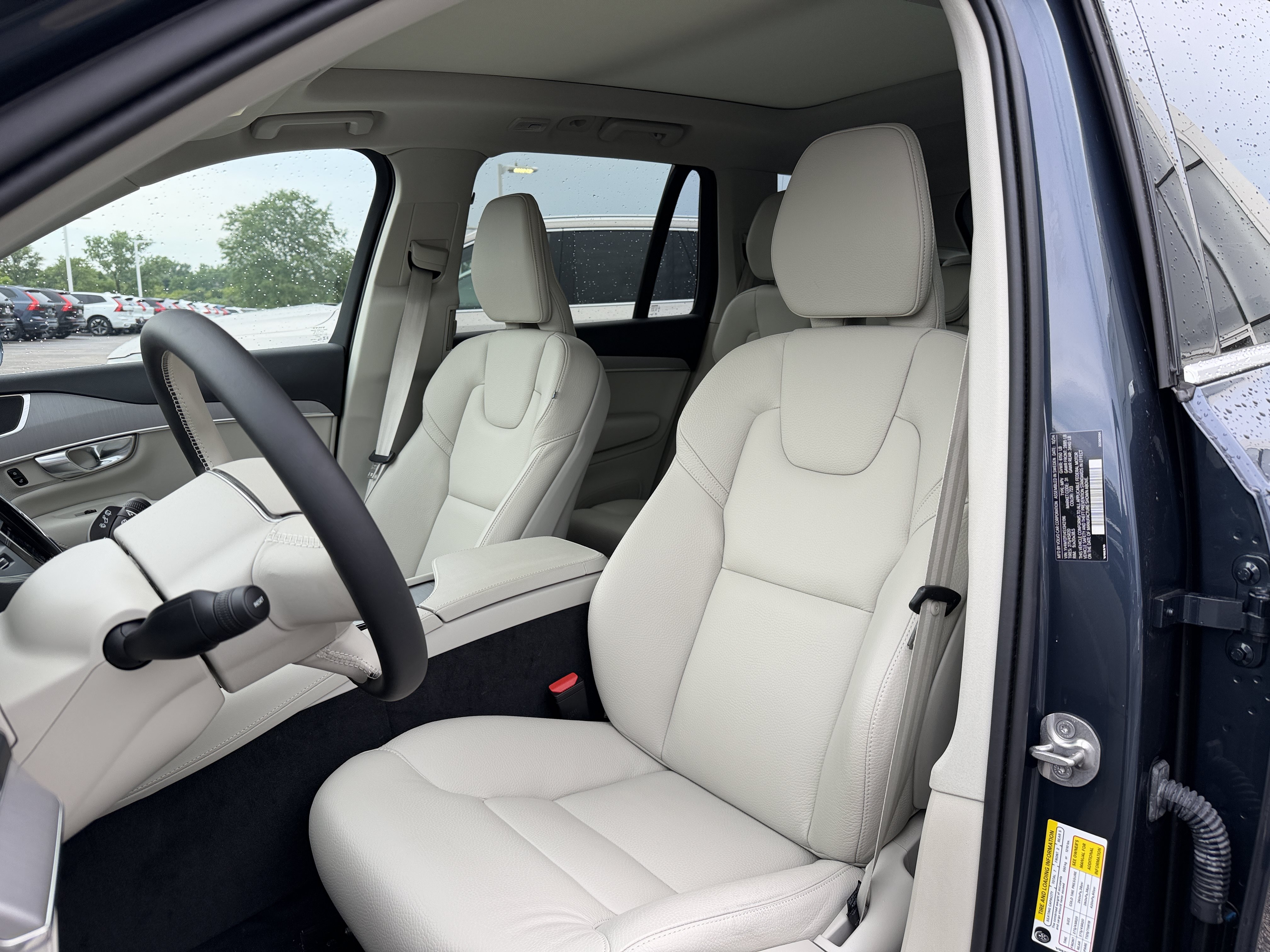 Used 2025 Volvo XC90 B5 Core w/ Protection Package Premier AWD/4WD image 8