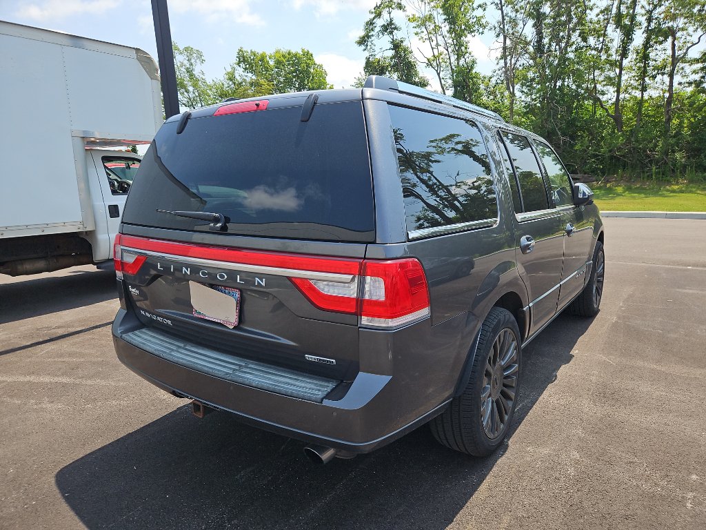 Used 2016 Lincoln Navigator Reserve AWD/4WD image 7