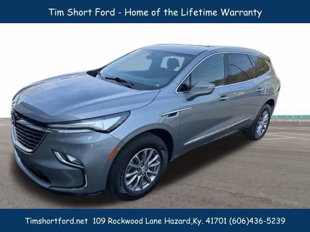 Used 2023 Buick Enclave Essence AWD/4WD image 2