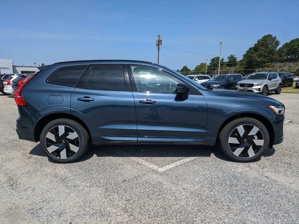 New 2025 Volvo XC60 T8 Plus w/ Protection Package Premier AWD/4WD image 3