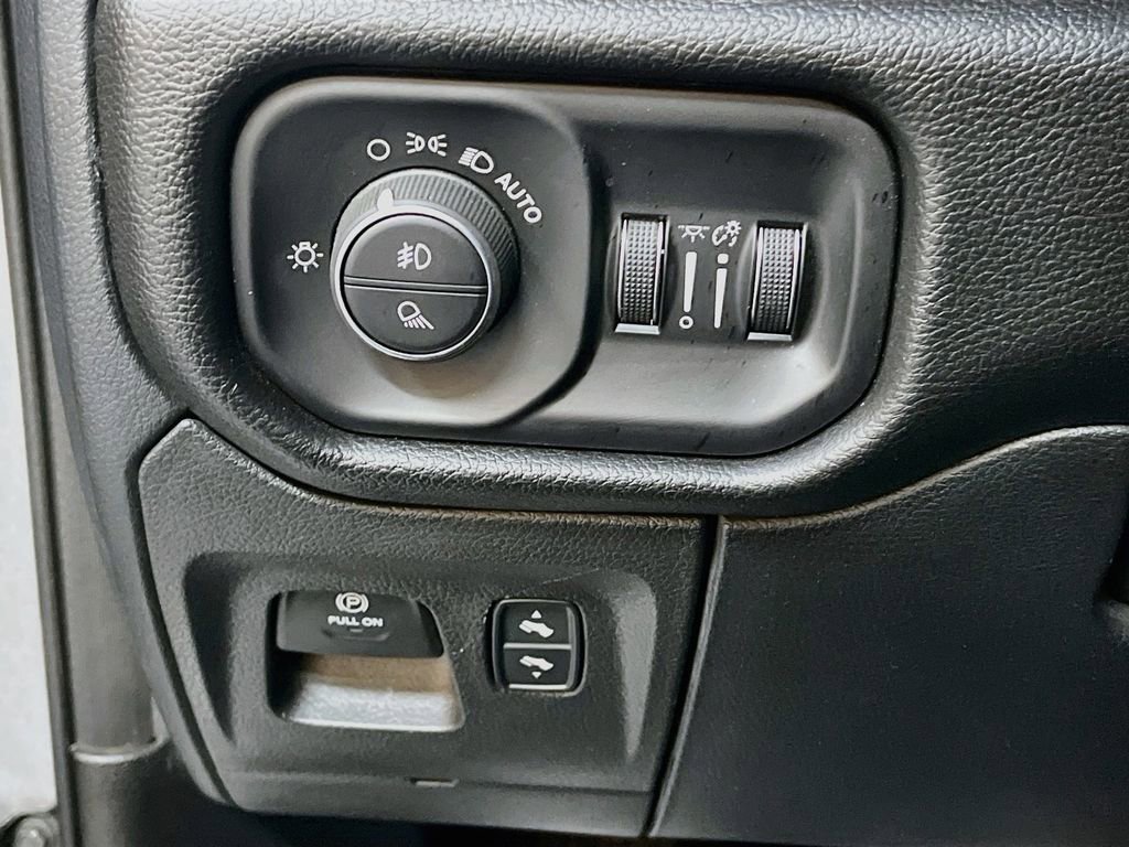 Used 2025 RAM 1500 Big Horn AWD/4WD image 10