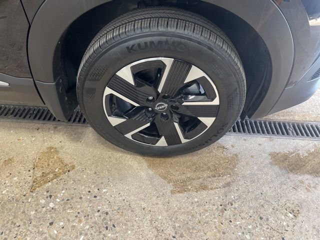 Certified 2025 Nissan Kicks SV w/ SV Premium Package image 38
