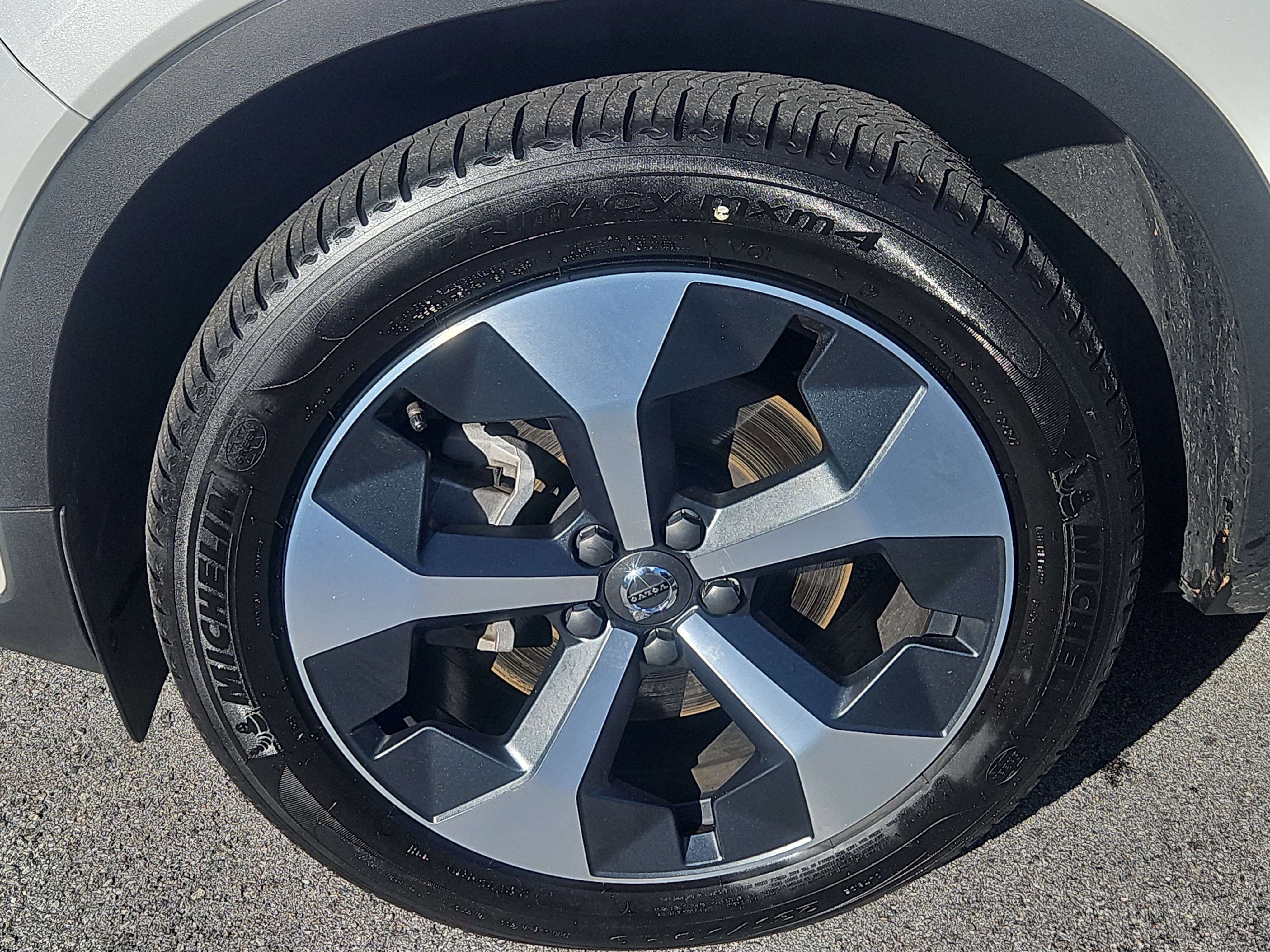 Used 2025 Volvo XC40 B5 Plus w/ Protection Package Premier image 4