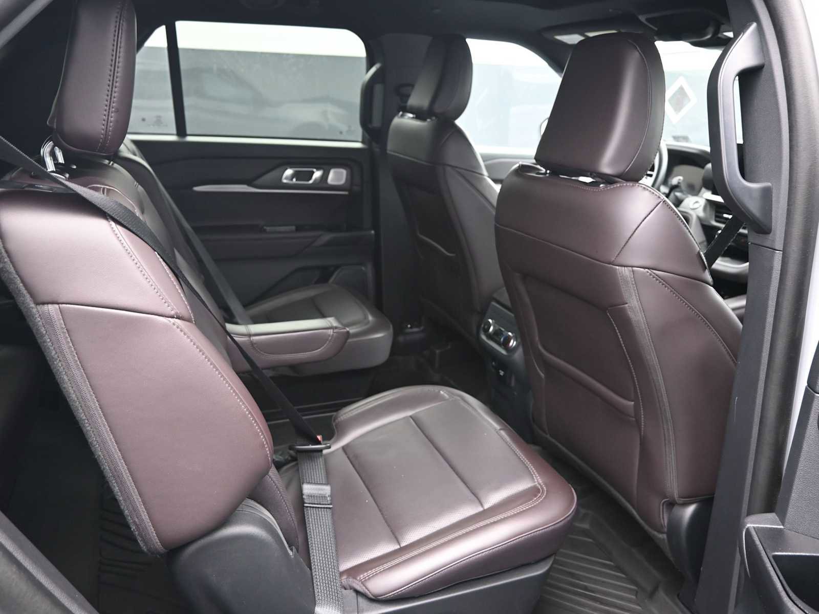 Used 2025 Ford Explorer Platinum image 18