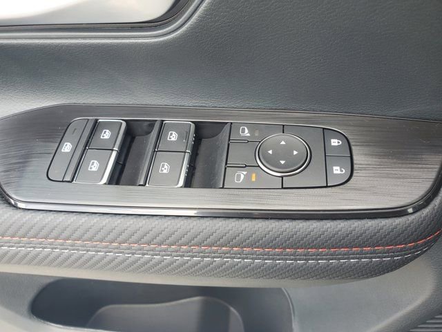 New 2026 Nissan Kicks SR FWD image 13
