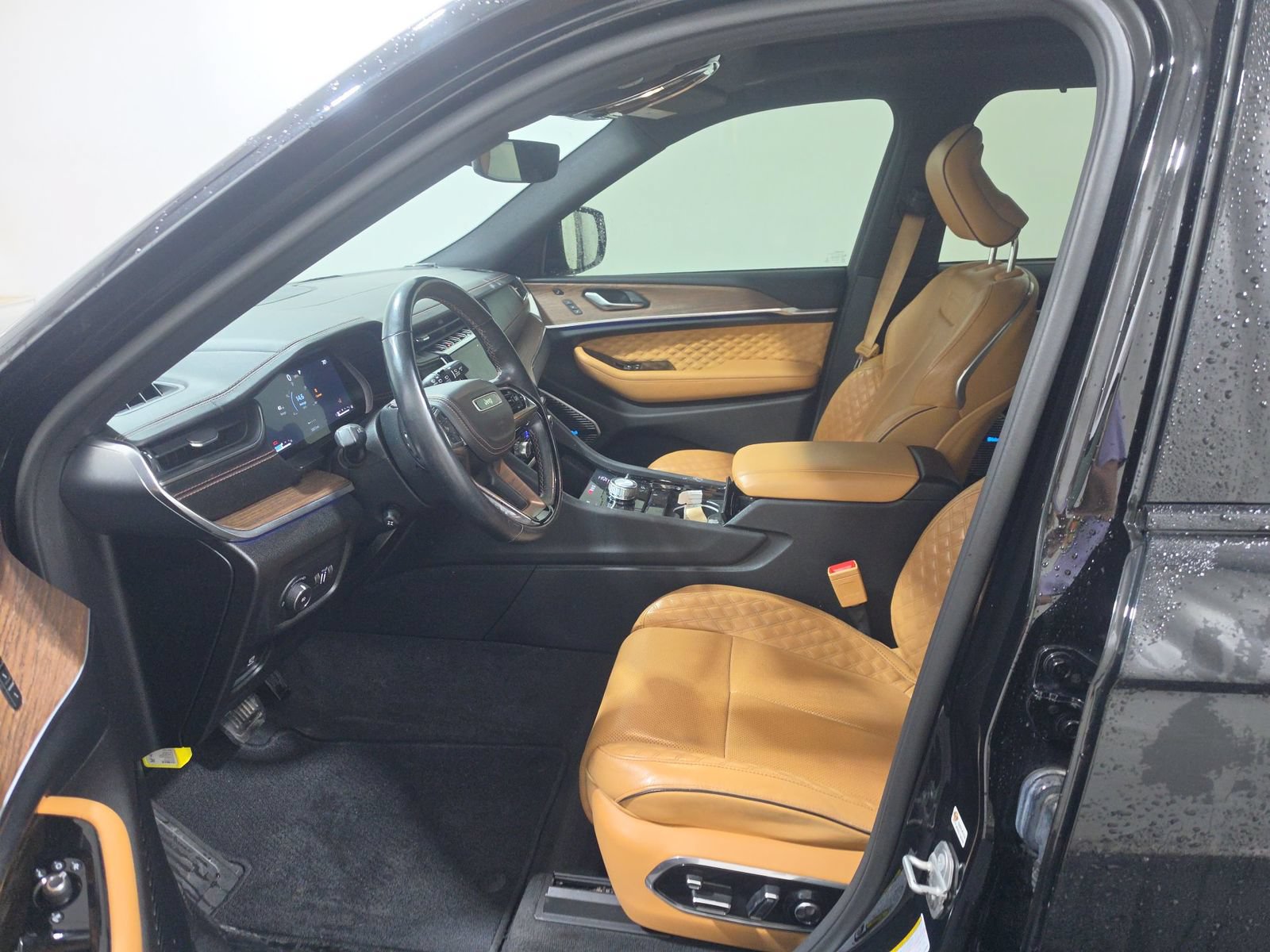 Used 2021 Jeep Grand Cherokee L Summit w/ Luxury Tech Group V AWD/4WD image 14