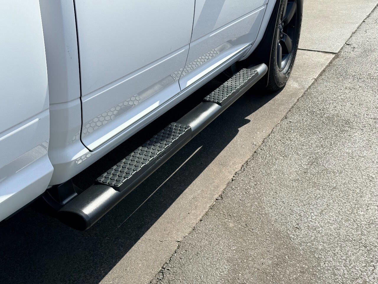 Used 2018 RAM 1500 SLT image 15