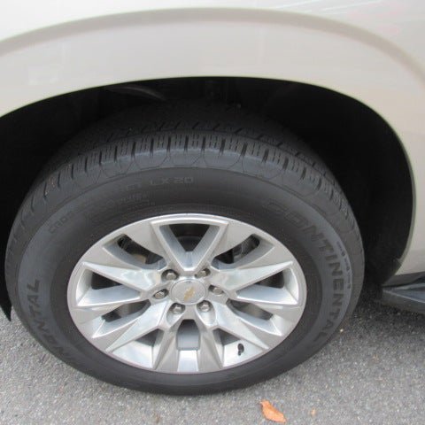 Used 2024 Chevrolet Suburban Premier image 5