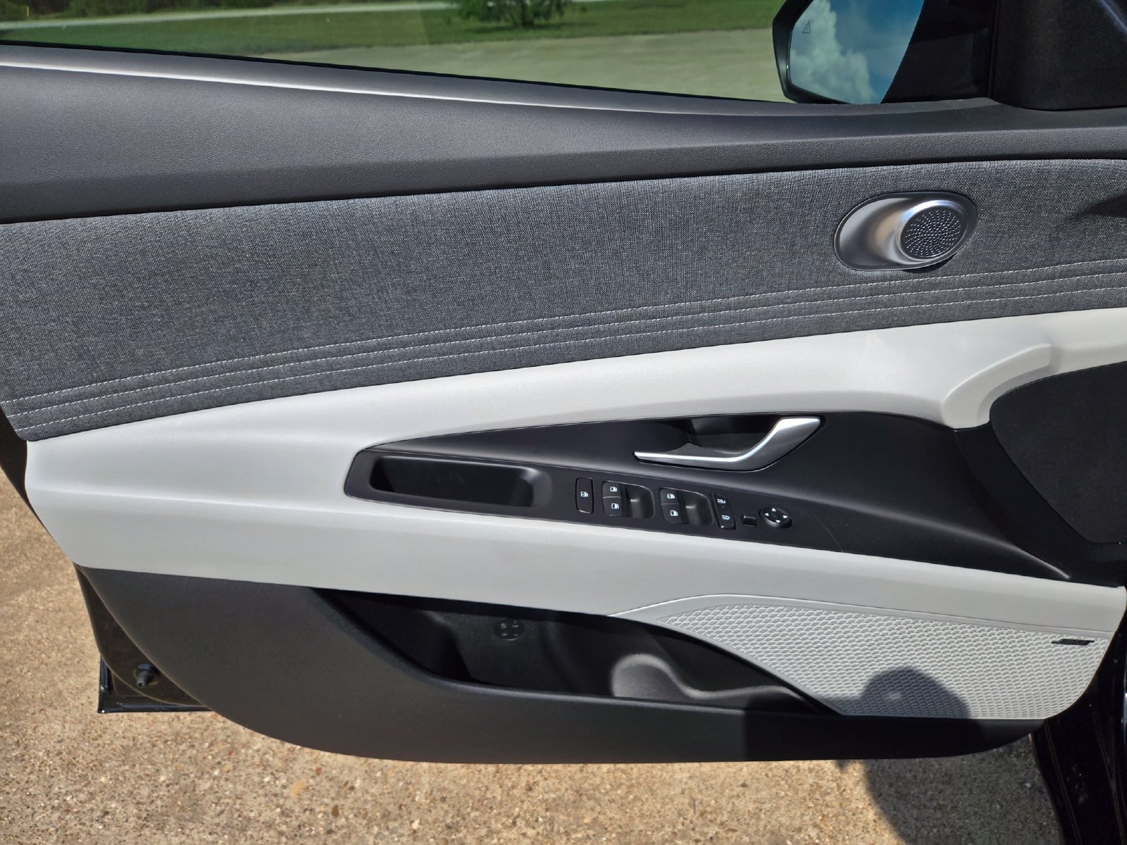 New 2026 Hyundai Elantra Limited FWD image 19