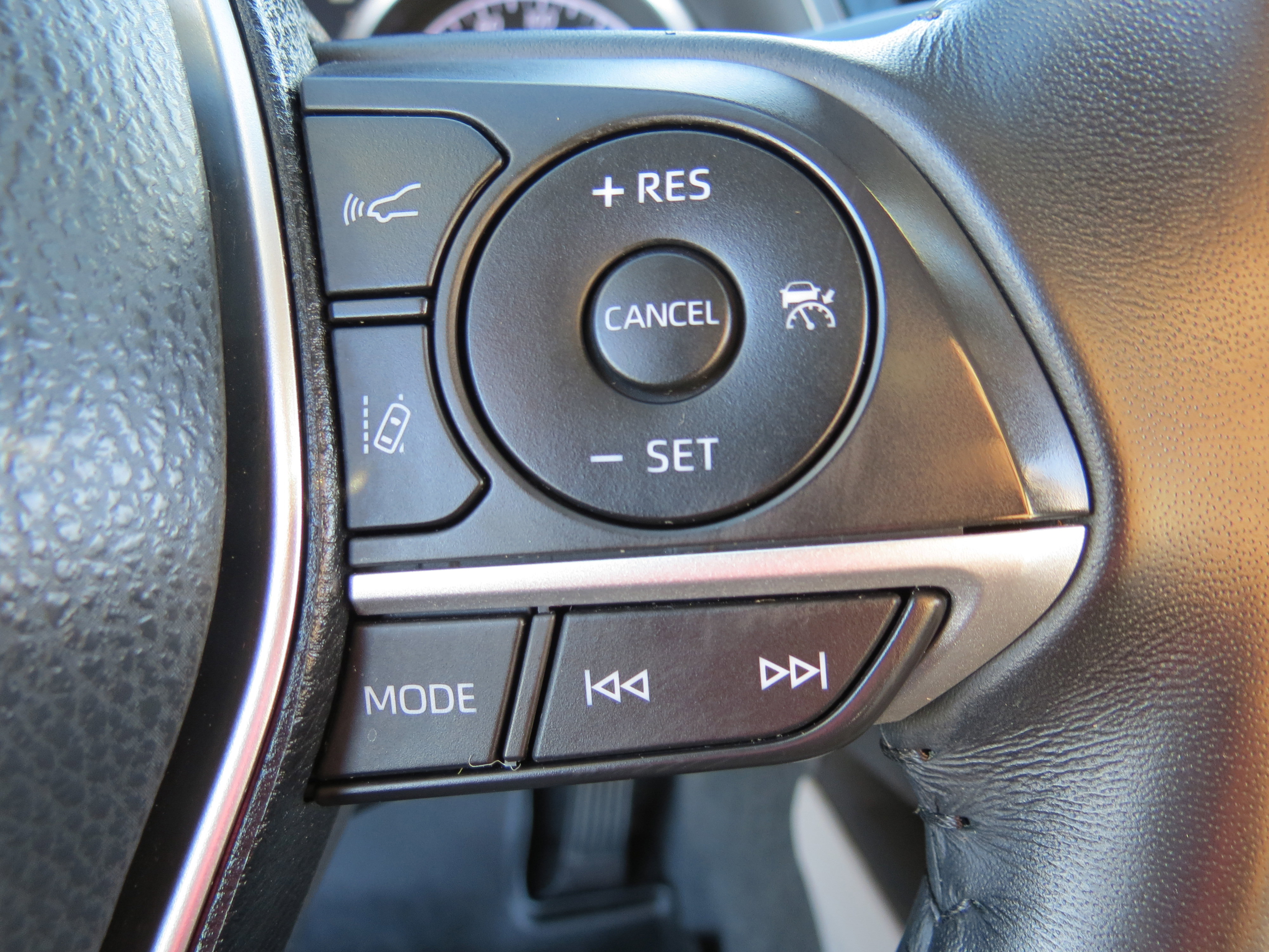 Used 2022 Toyota Camry XLE image 12