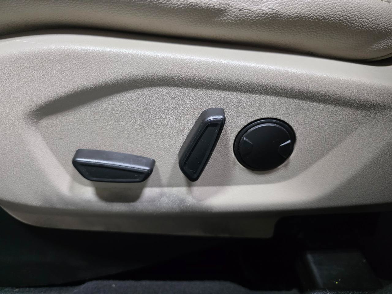 Used 2019 Ford Explorer Limited w/ Ford Safe & Smart Package AWD/4WD image 17