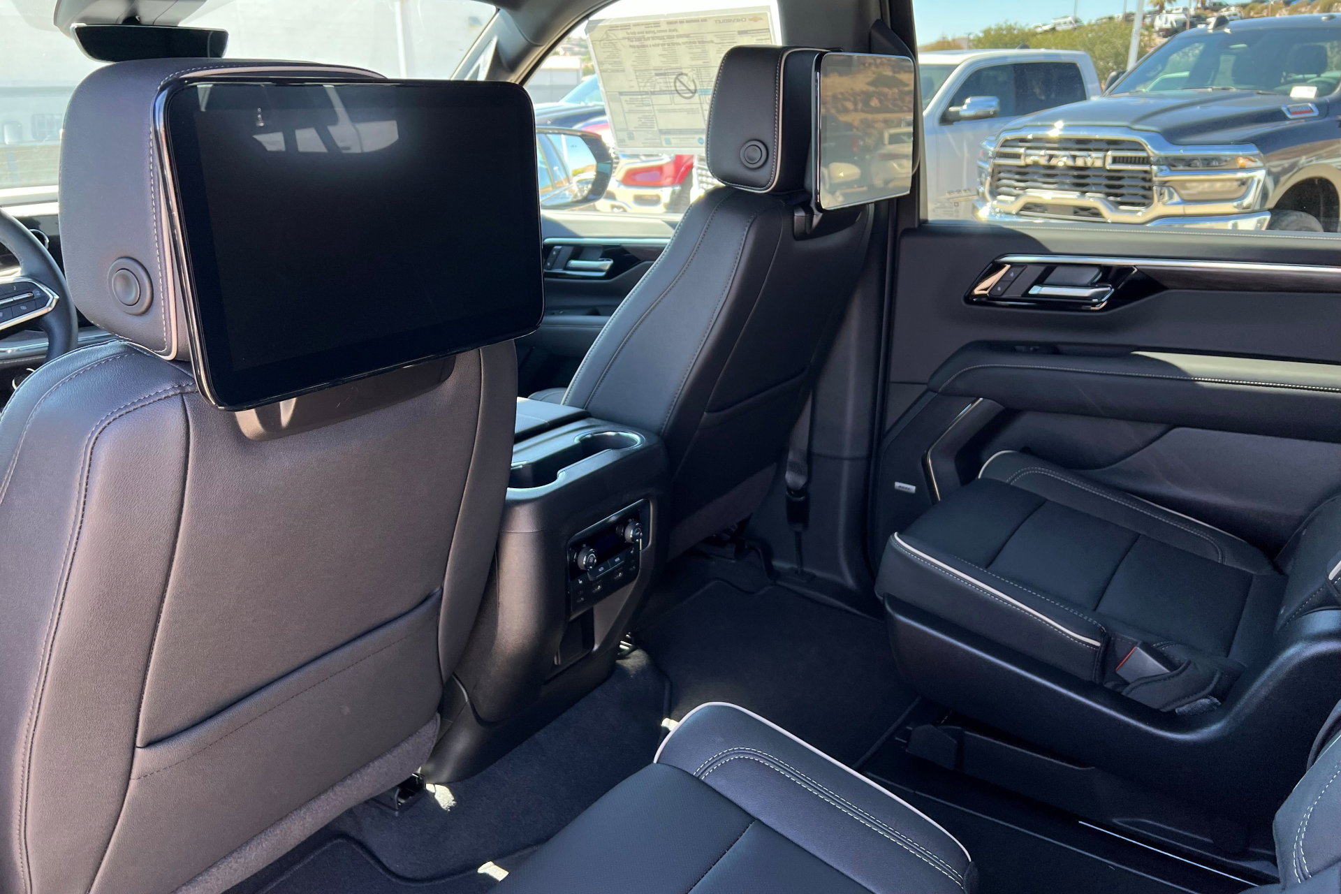 New 2026 Chevrolet Suburban Premier image 20