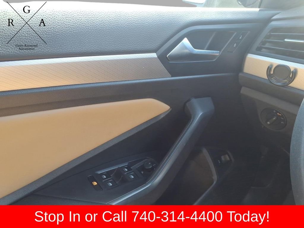 Used 2020 Volkswagen Jetta SE w/ SE Cold Weather Package FWD image 13