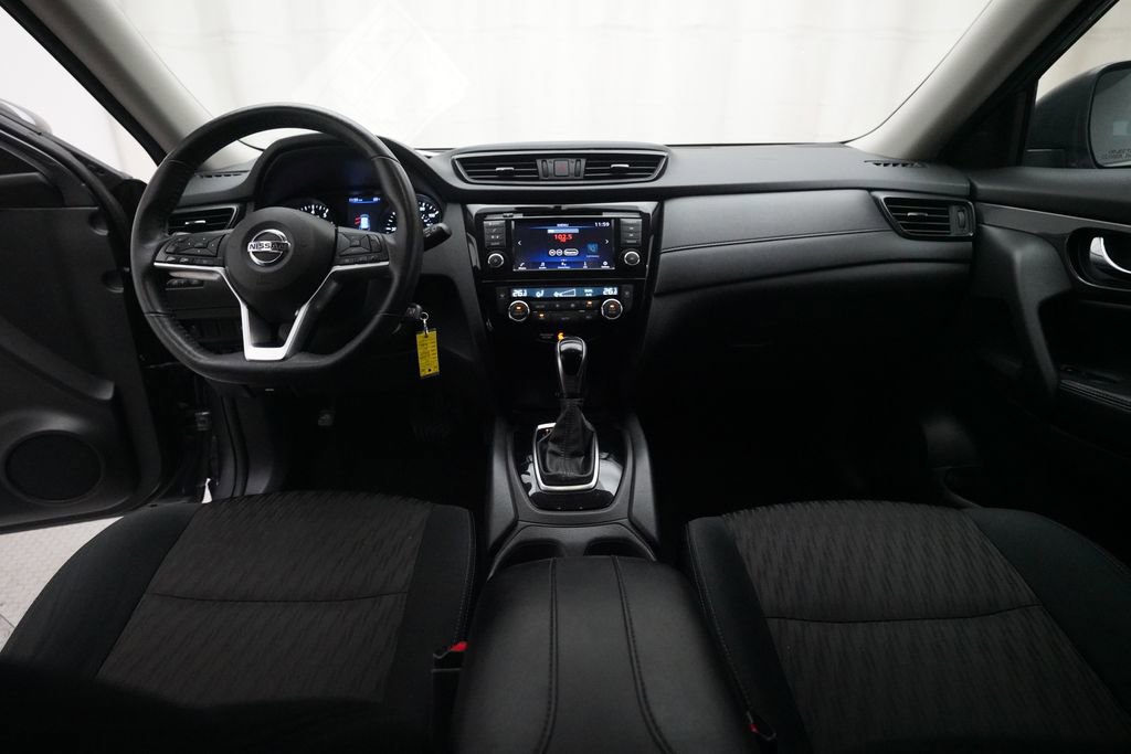 Used 2019 Nissan Rogue SV image 4