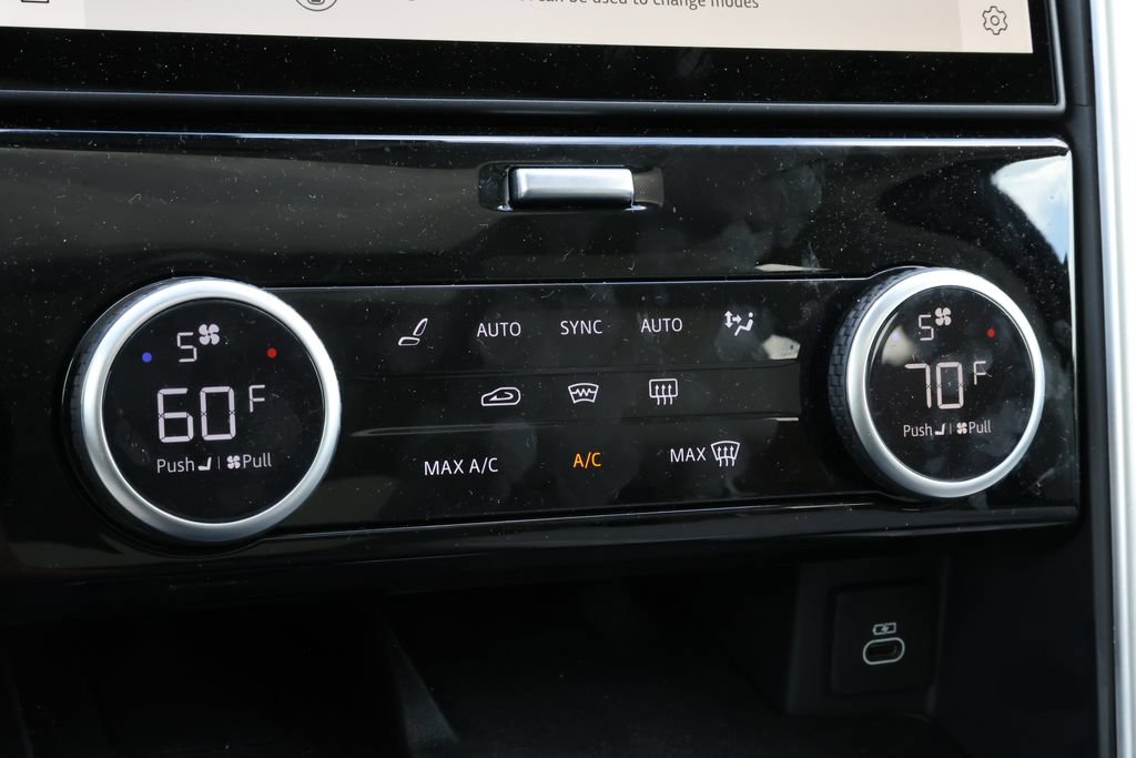 Certified 2025 Land Rover Discovery Dynamic SE AWD/4WD image 29