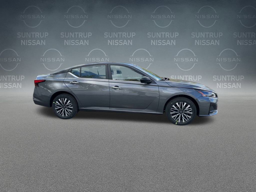 Used 2025 Nissan Altima 2.5 SV image 9