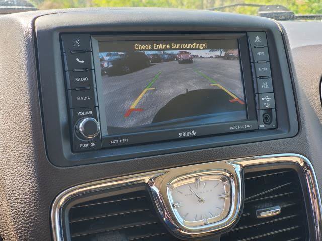 Used 2014 Chrysler Town & Country Touring FWD image 15