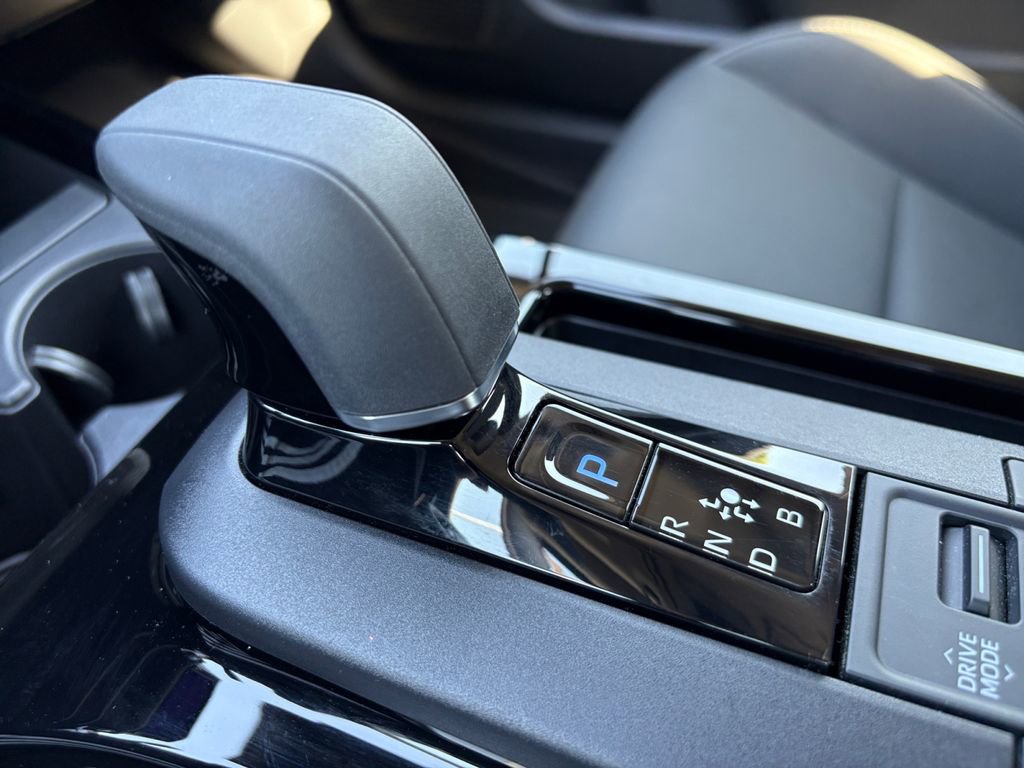 Used 2025 Toyota Prius XLE image 28