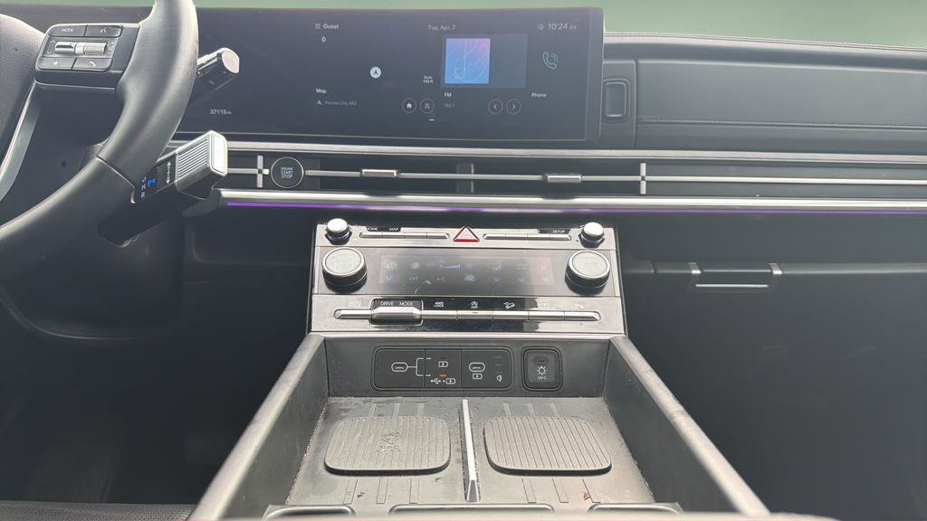 Used 2025 Hyundai Santa Fe Limited image 8