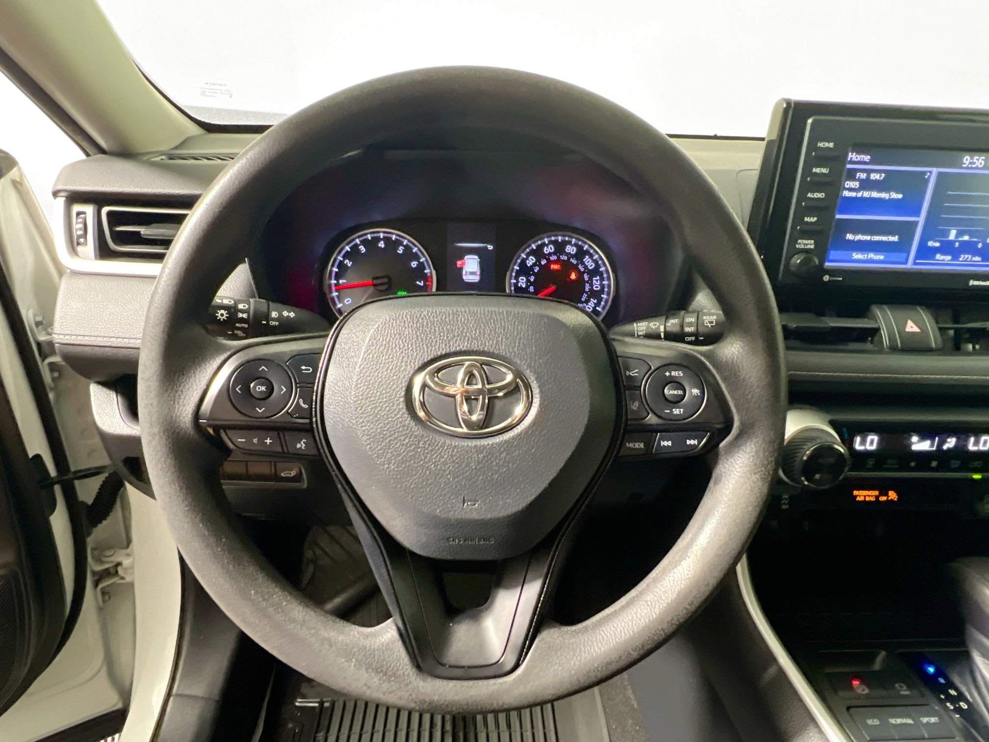 Used 2021 Toyota RAV4 XLE w/ Convenience Package FWD image 17