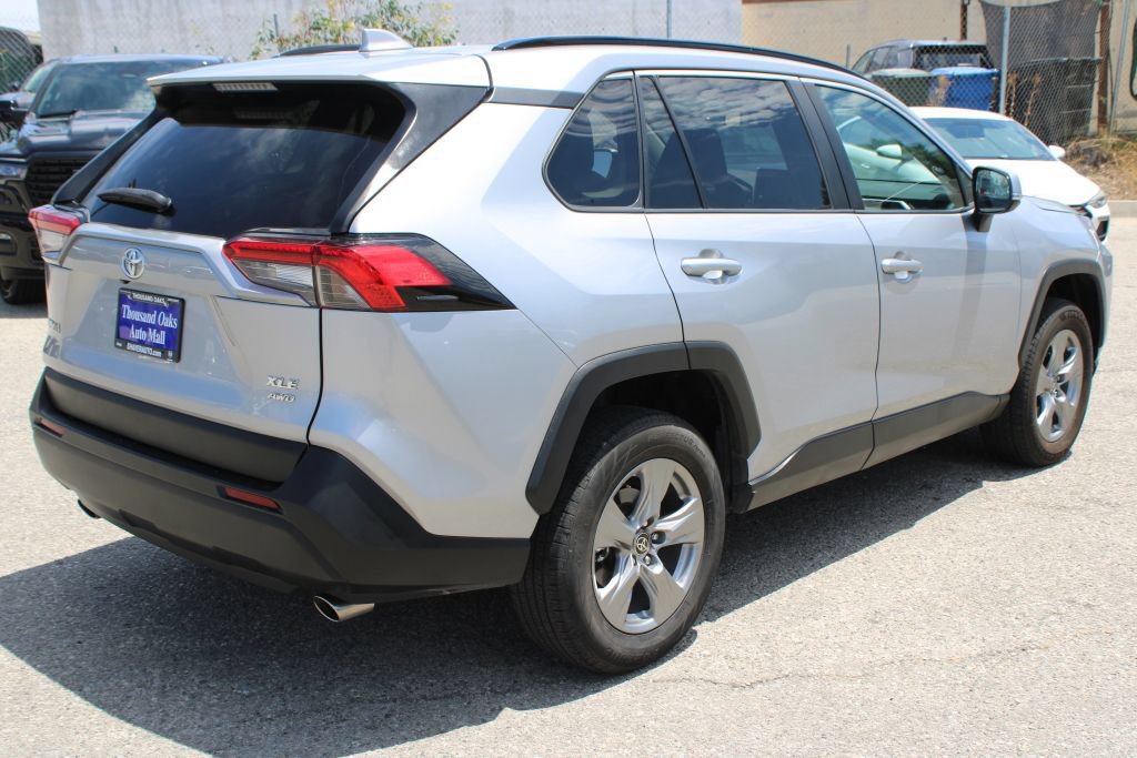 Used 2024 Toyota RAV4 XLE AWD/4WD image 4