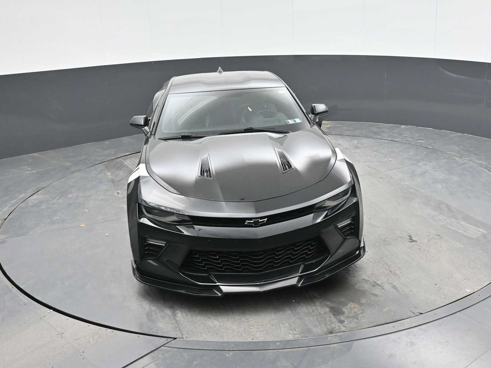 Used 2018 Chevrolet Camaro SS RWD image 17