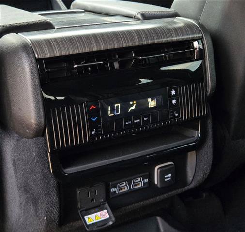 Used 2024 Jeep Wagoneer Series III AWD/4WD image 17