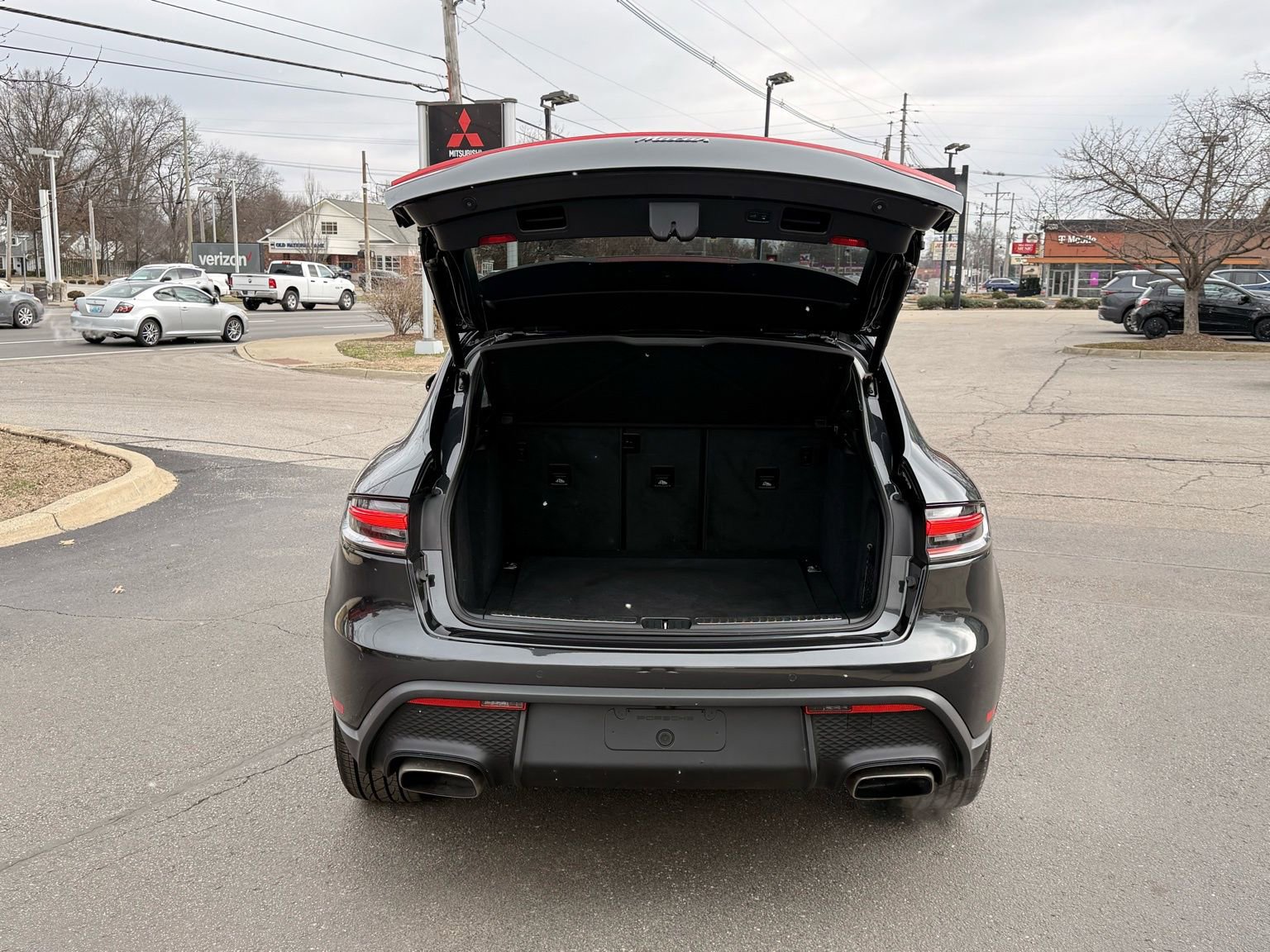 Used 2022 Porsche Macan image 35