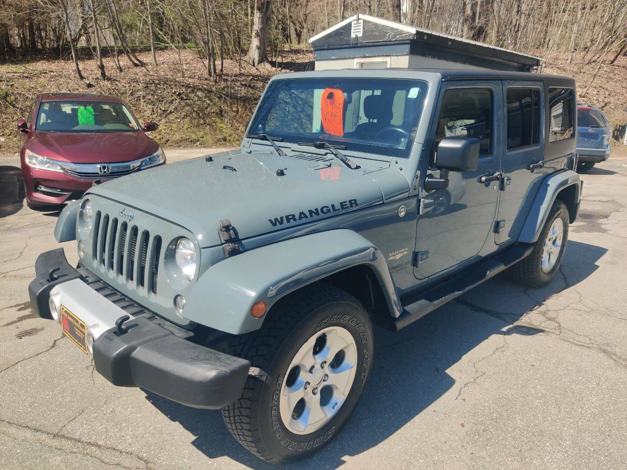 Used 2014 Jeep Wrangler Unlimited Sahara w/ Connectivity Group AWD/4WD image 2