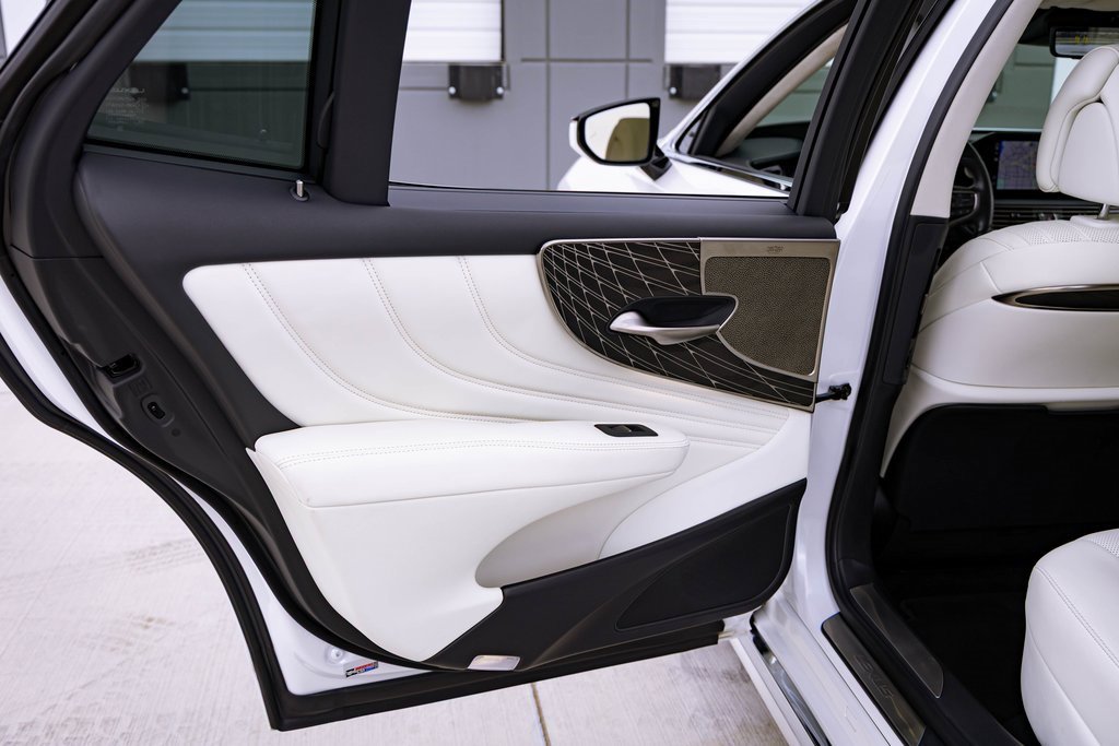 Used 2021 Lexus LS 500 AWD image 32