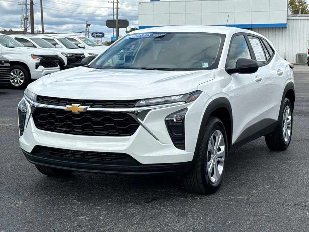 Certified 2025 Chevrolet Trax LS image 3