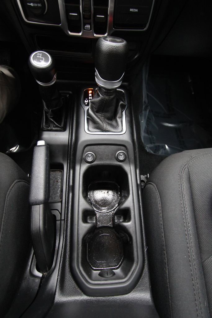 Used 2021 Jeep Wrangler Unlimited Sport image 24