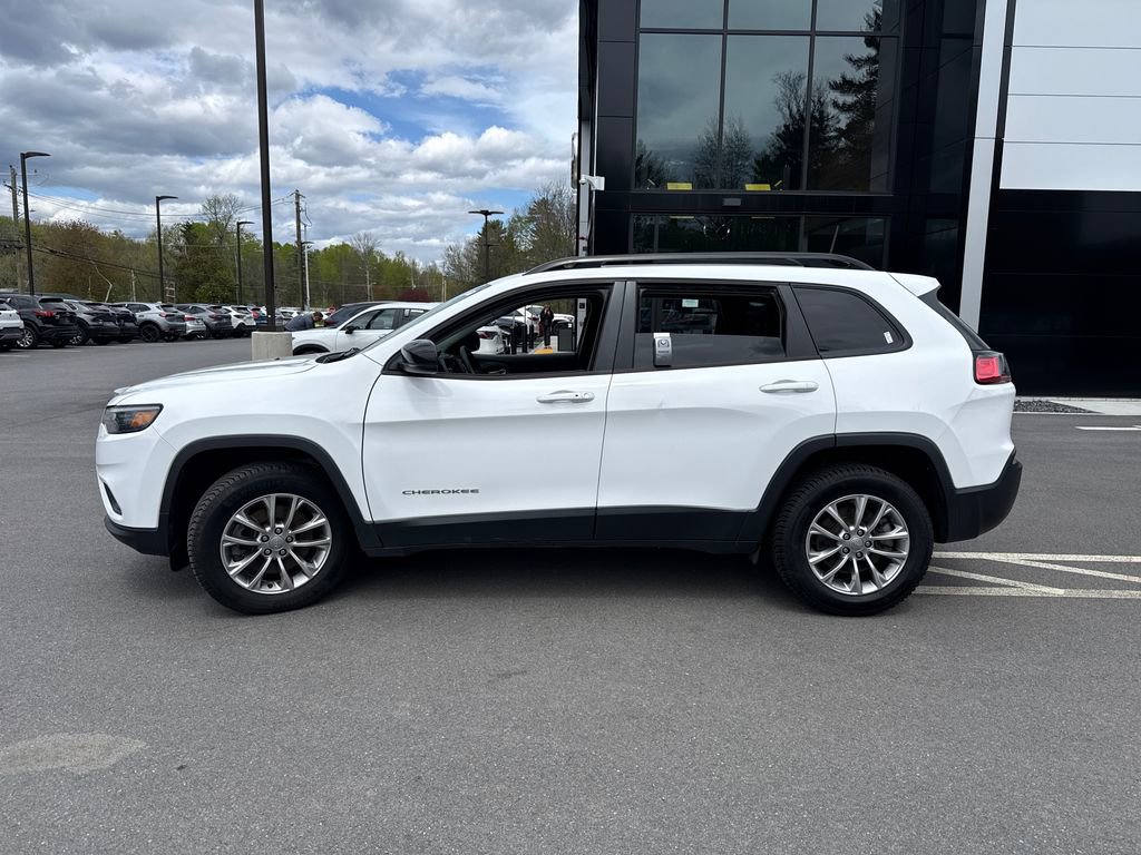 Used 2022 Jeep Cherokee Latitude Lux w/ Mopar Interior Package AWD/4WD image 2