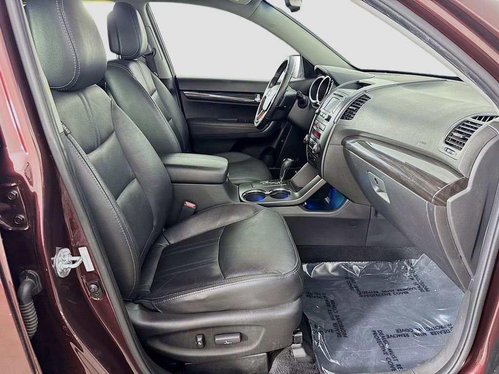 Used 2013 Kia Sorento SX image 16