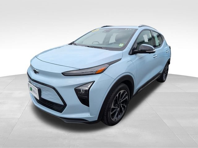 Used 2023 Chevrolet Bolt EUV Premier w/ Sun & Sound Package FWD image 3