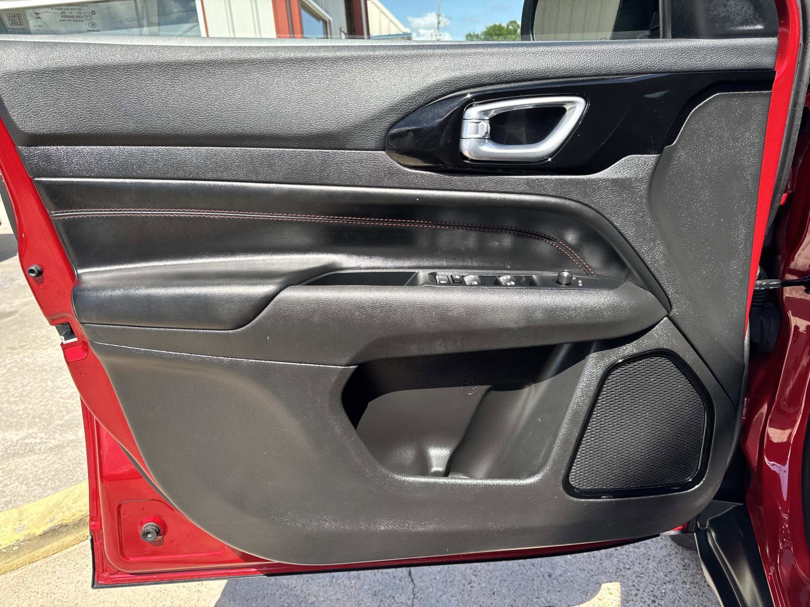 Used 2025 Jeep Compass Trailhawk AWD/4WD image 18