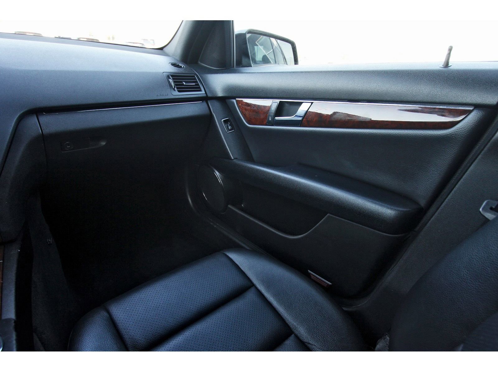 Used 2011 Mercedes-Benz C 300 4MATIC Sedan image 13