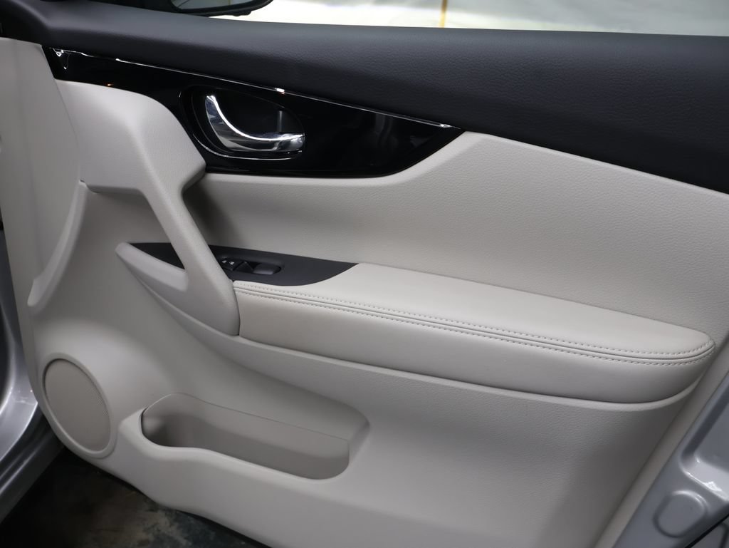 Used 2022 Nissan Rogue Sport SL w/ Premium Package AWD/4WD image 12