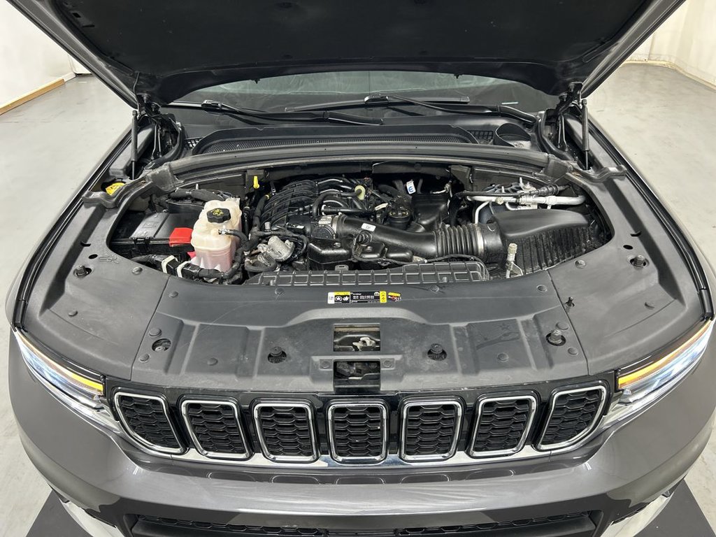Used 2024 Jeep Grand Cherokee L Limited AWD/4WD image 25