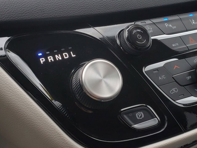 Certified 2024 Chrysler Pacifica Touring-L image 22