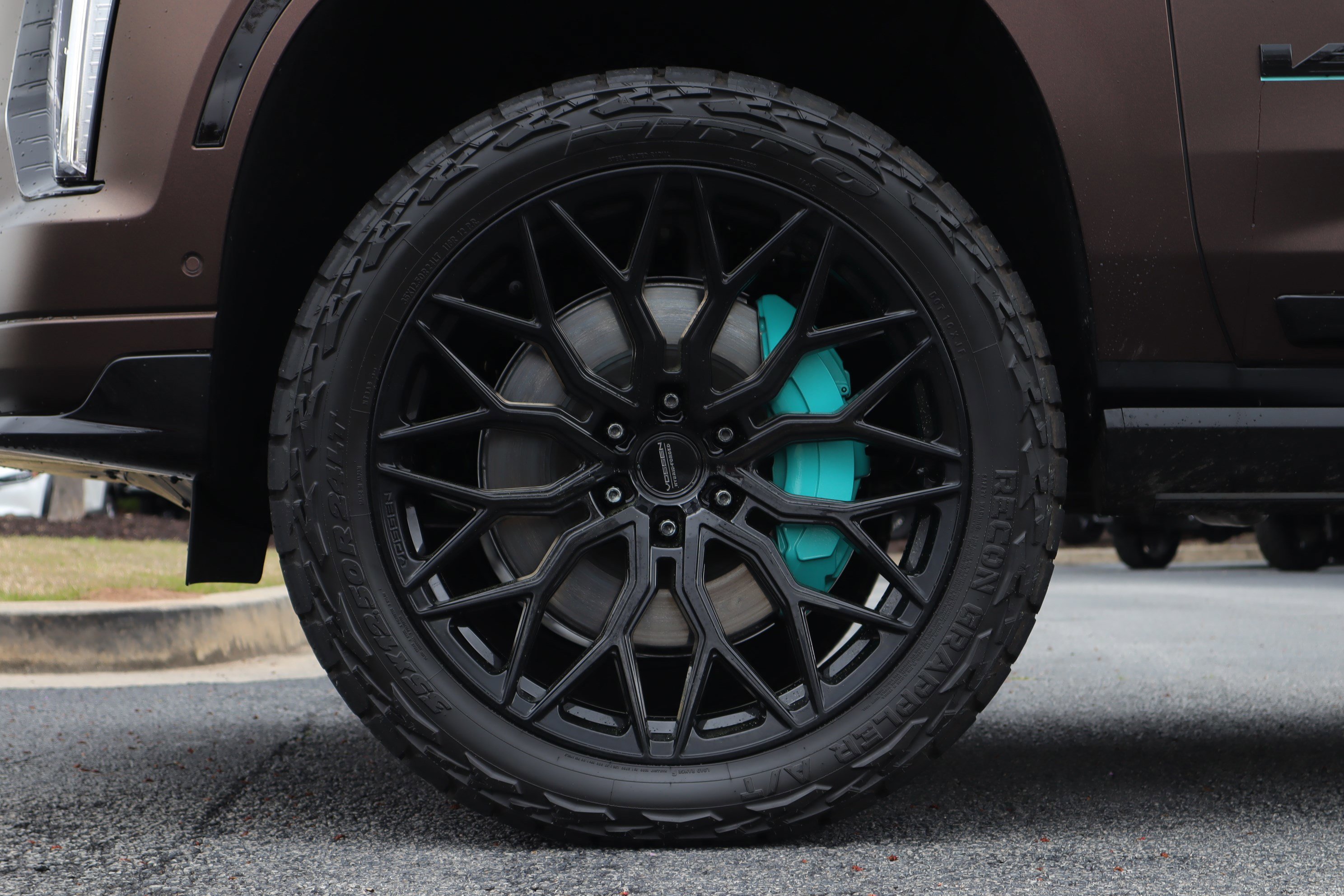 Used 2025 Cadillac Escalade V w/ LPO, ONYX Package image 6