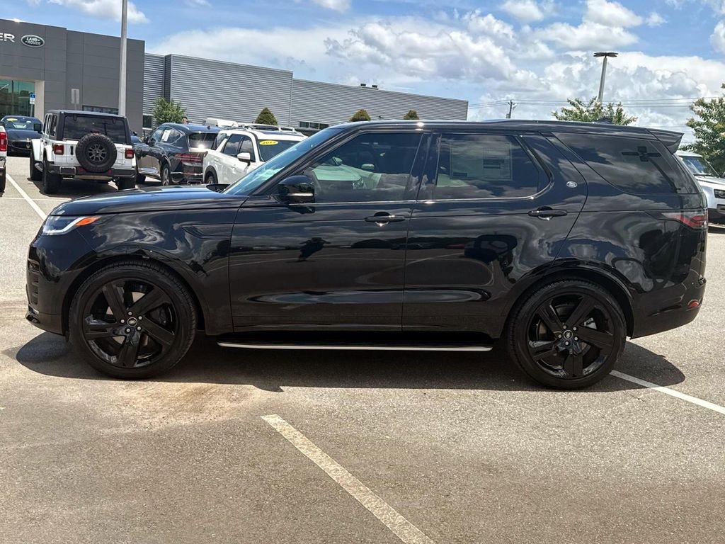 Used 2025 Land Rover Discovery Dynamic SE AWD/4WD image 2