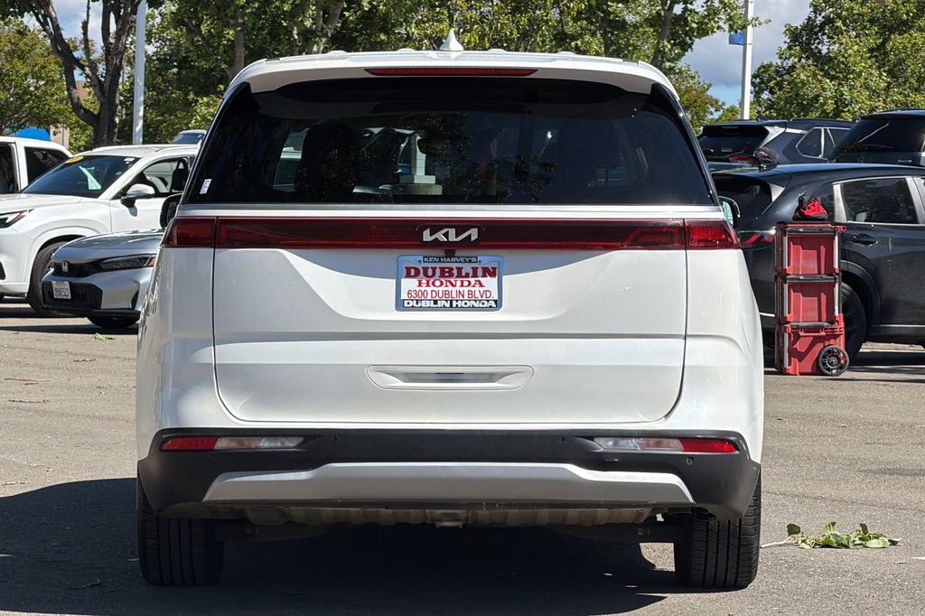 Used 2024 Kia Carnival EX FWD image 5